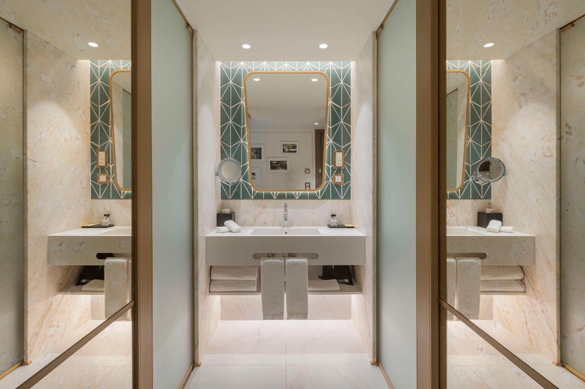 Hotel The Emerald House - Curio Collection By Hilton Lisbon